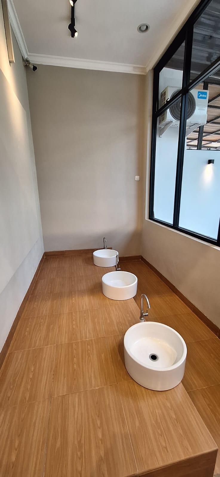 Renovasi Interior & Fit-Out Nail Salon — 5